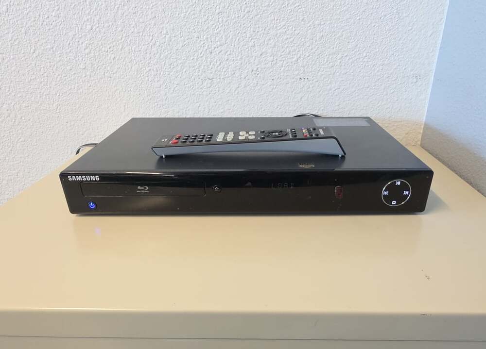 Samsung BD-P2500 Blu-ray Disc Player with Remote Full HD 1080p Tested and Works!